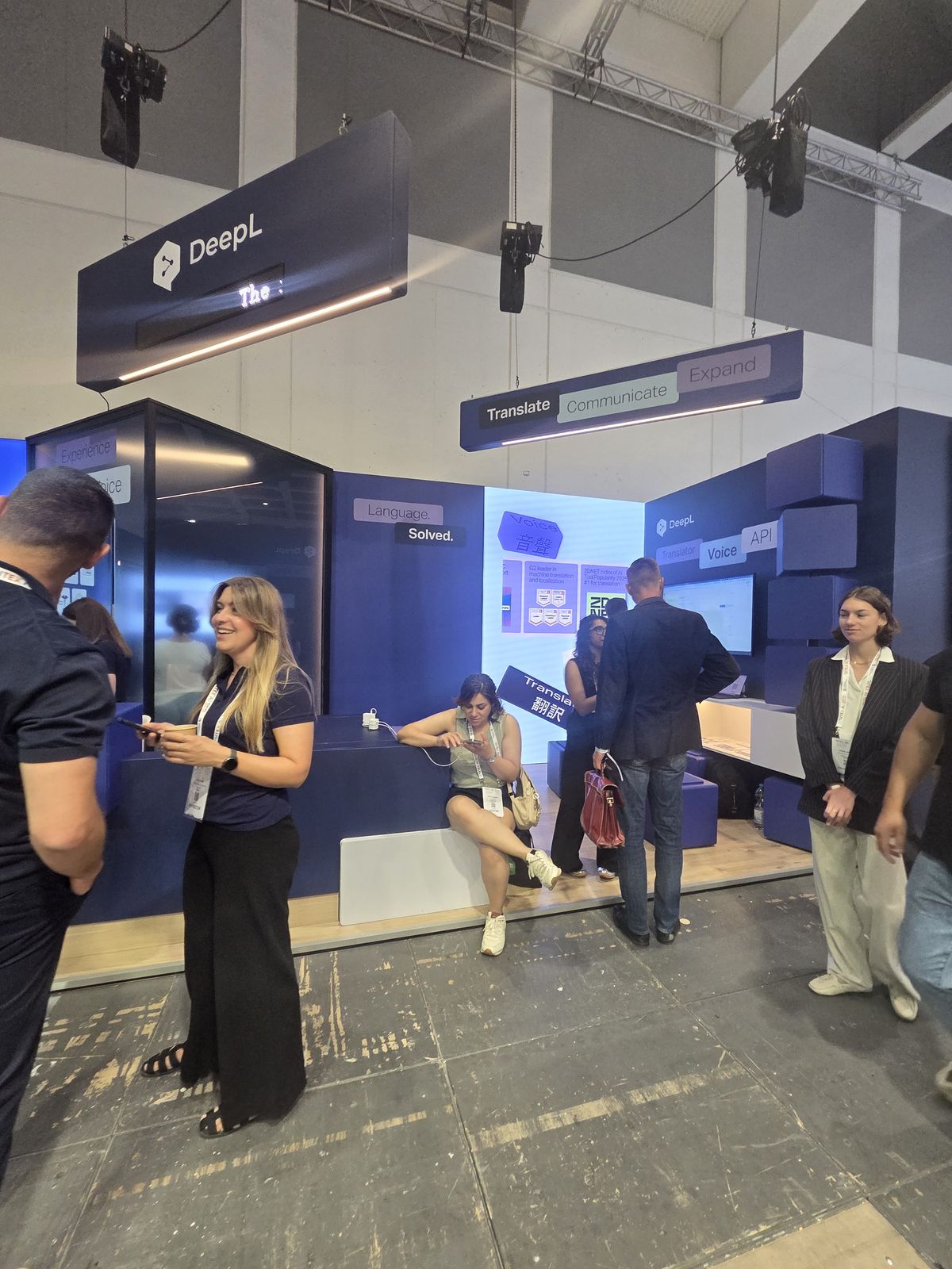 DeepL stand