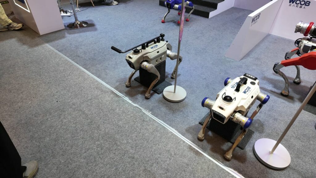 WOOBの四足ロボ。盲導犬型ロボの開発を進める