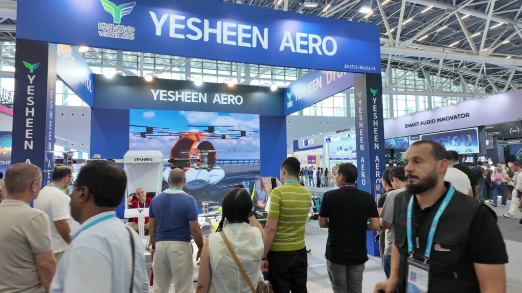 YESHEEN AEROのブース。有人eVTOLの機体